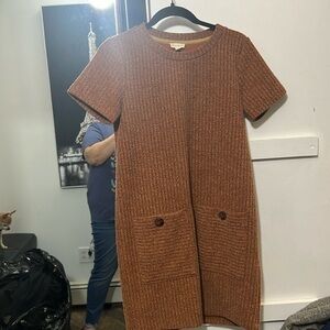 Absolutely beautiful sweater dress S  with two button front pockets
